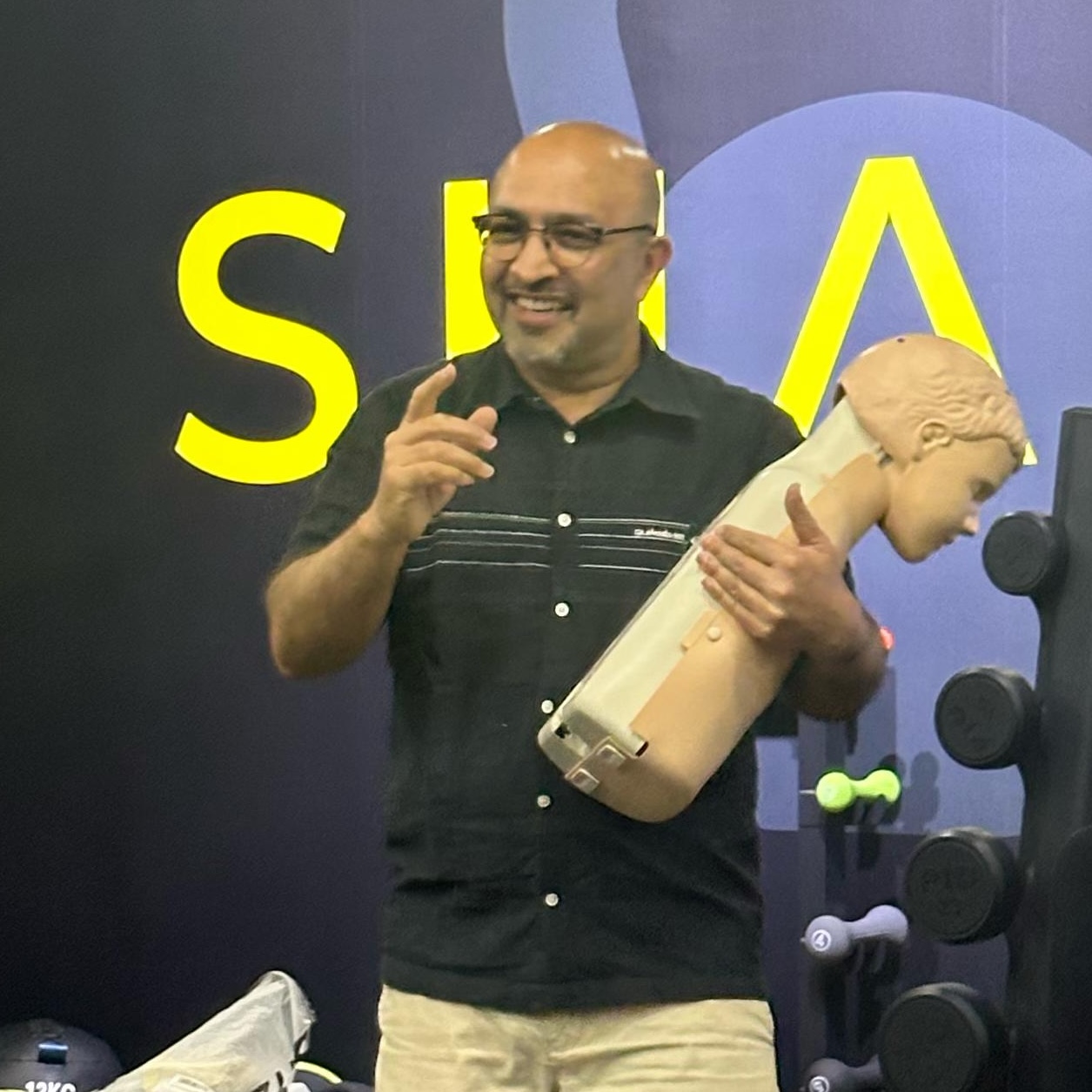 Dr Mo Mirza